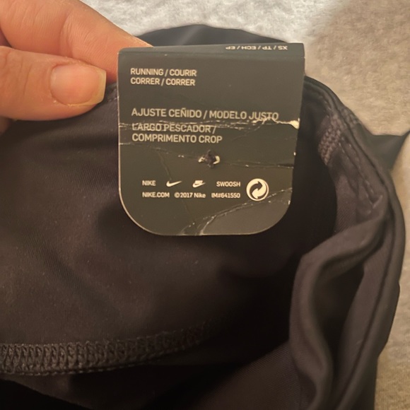 Brand New Nike Cropped Epic Run Tight Fit Leggings - Picture 4 of 8